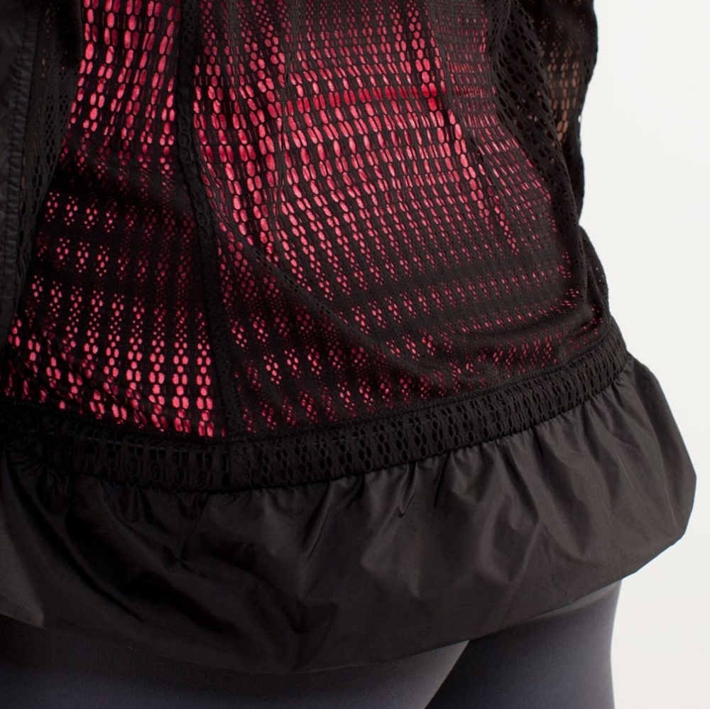 Lululemon Run Wild Zip Up Jacket Black Lightweight Mesh Panels Back Size 6 - Picture 2 of 16